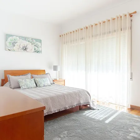 8 Rodrigues Family House - With Patio * Nazare