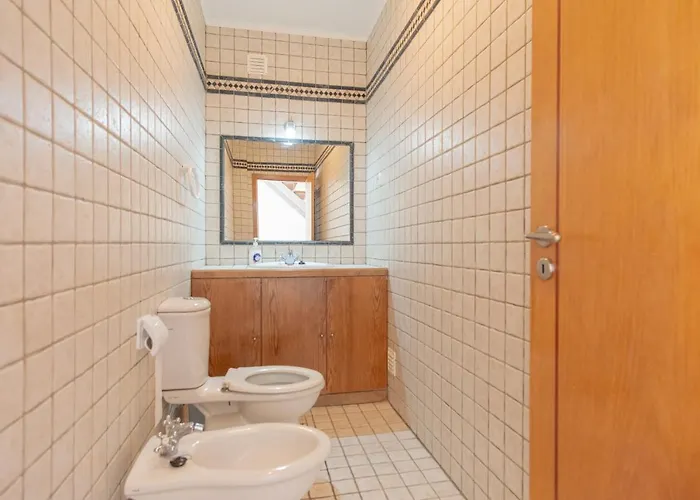 8 Rodrigues Family House - With Patio * Nazare