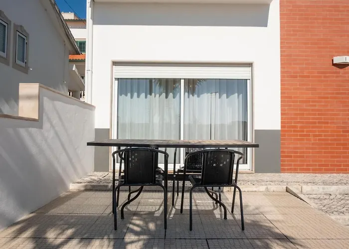 8 Rodrigues Family House - With Patio Villa