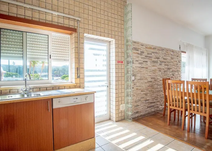 8 Rodrigues Family House - With Patio Villa Nazare