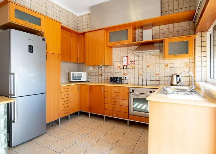 Villa 8 Rodrigues Family House - With Patio Nazare