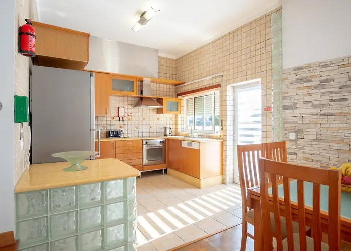 Villa 8 Rodrigues Family House - With Patio Nazare