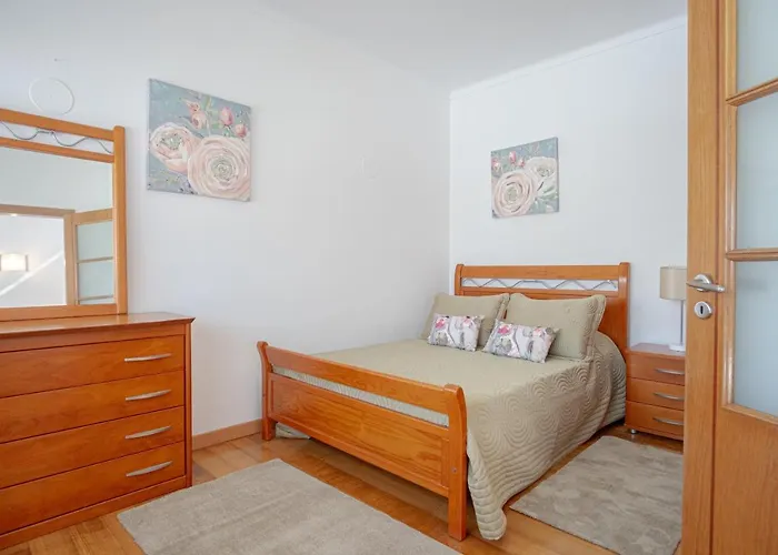 8 Rodrigues Family House - With Patio Nazare