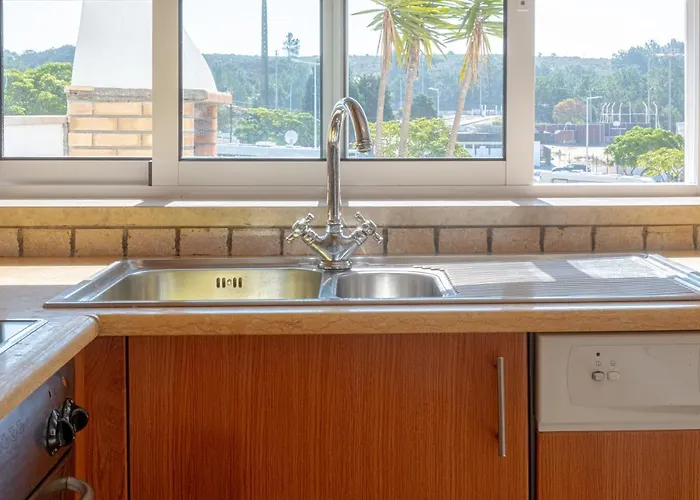 8 Rodrigues Family House - With Patio Nazare