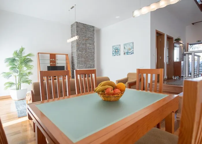 Villa 8 Rodrigues Family House - With Patio Nazare