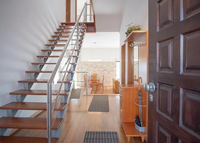 8 Rodrigues Family House - With Patio Villa Nazare