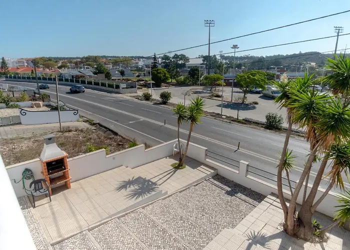 8 Rodrigues Family House - With Patio Villa Nazare