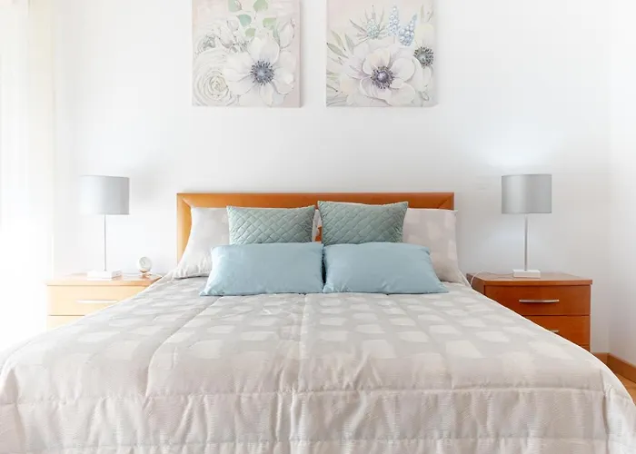 8 Rodrigues Family House - With Patio * Nazare