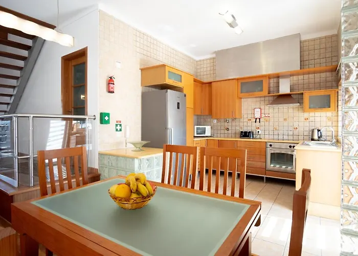 8 Rodrigues Family House - With Patio * Nazare