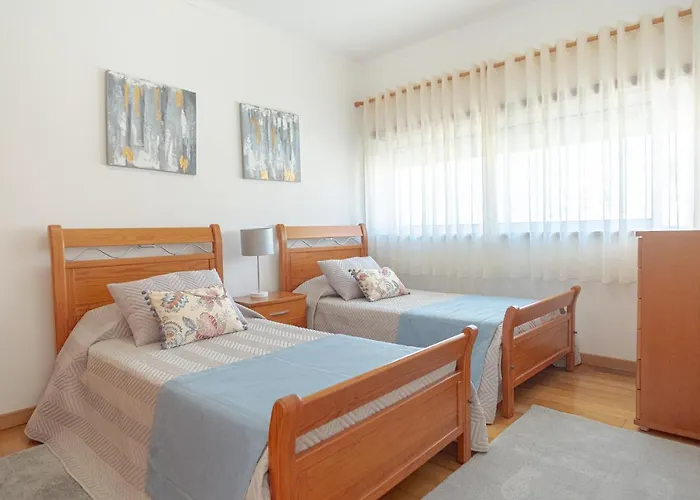 Villa 8 Rodrigues Family House - With Patio Nazare