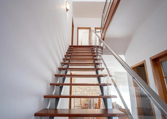 8 Rodrigues Family House - With Patio * Nazare