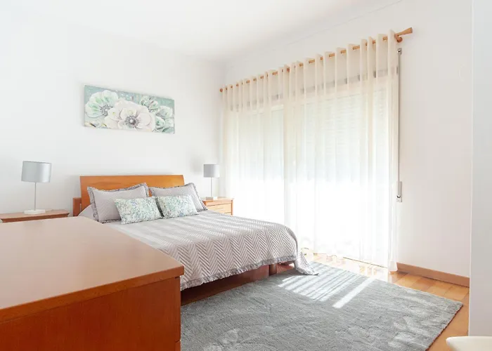 8 Rodrigues Family House - With Patio * Nazare