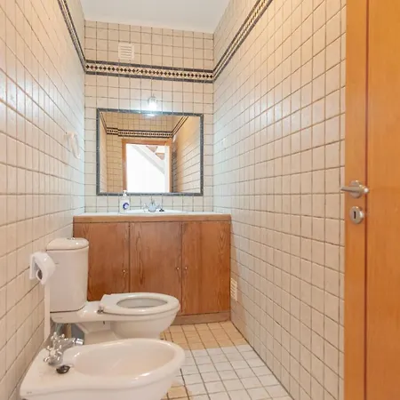 8 Rodrigues Family House - With Patio * Nazare