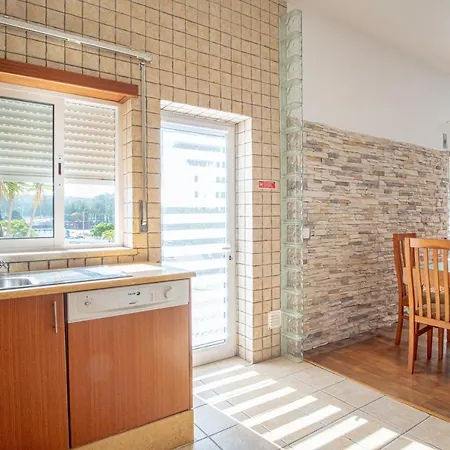 8 Rodrigues Family House - With Patio Villa Nazare