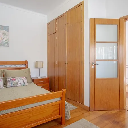 8 Rodrigues Family House - With Patio * Nazaré