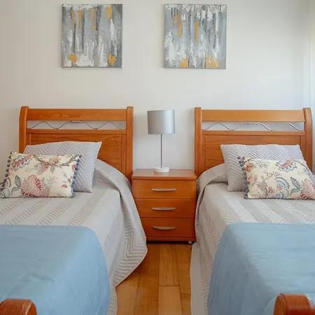 8 Rodrigues Family House - With Patio Nazaré