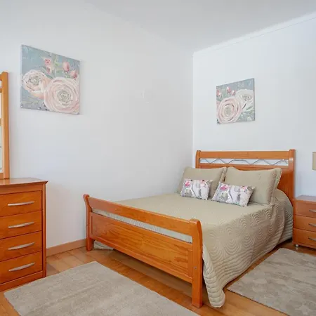 8 Rodrigues Family House - With Patio Nazare