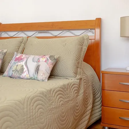 8 Rodrigues Family House - With Patio * Nazaré