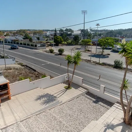 8 Rodrigues Family House - With Patio Villa Nazare