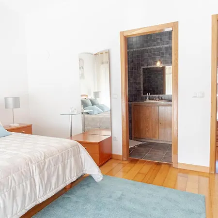 8 Rodrigues Family House - With Patio Villa Nazaré