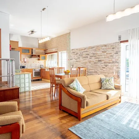 8 Rodrigues Family House - With Patio Nazare