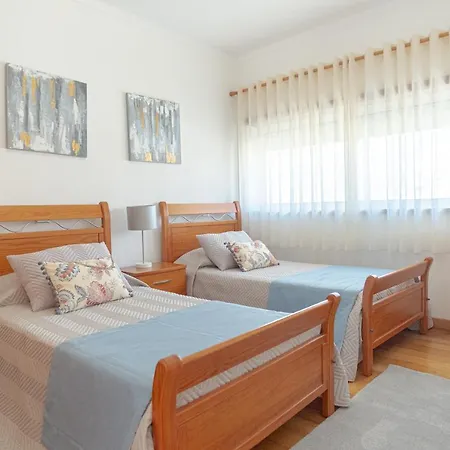 Villa 8 Rodrigues Family House - With Patio Nazare