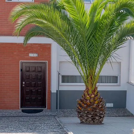 Villa 8 Rodrigues Family House - With Patio Nazaré