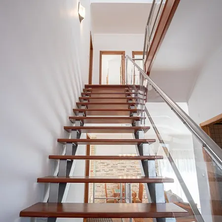 8 Rodrigues Family House - With Patio * Nazare