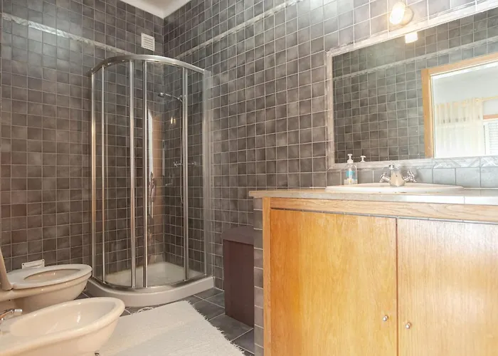 8 Rodrigues Family House - With Patio *