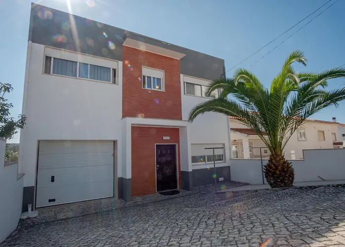 Villa 8 Rodrigues Family House - With Patio Nazaré