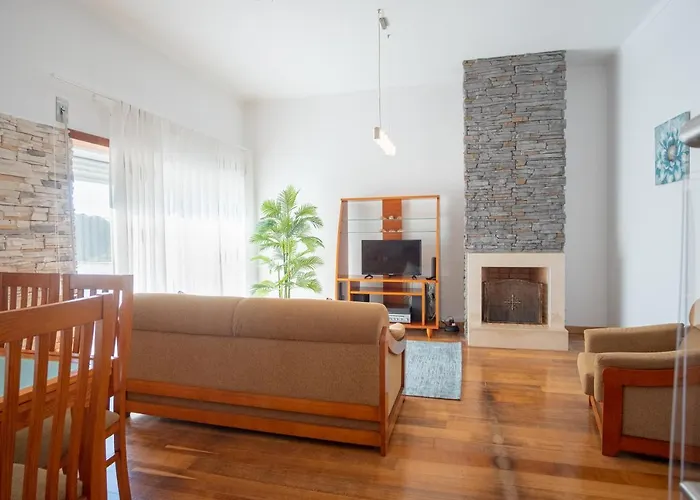 8 Rodrigues Family House - With Patio Villa